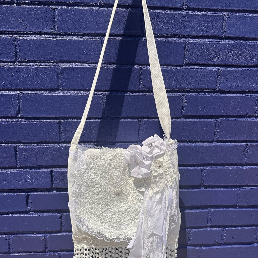 Elegant White Lace Shoulder Bag